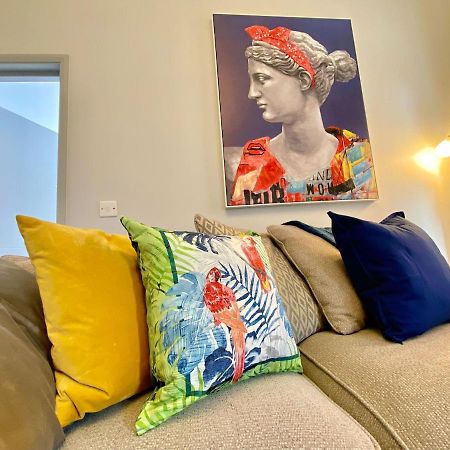 Beautiful Apartment - 5 Minute Walk To The Best Beach! - Great Location - Parking - Fast Wifi - Smart Tv - Newly Decorated - Sleeps Up To 4! Close To Bournemouth & Poole Town Centre エクステリア 写真