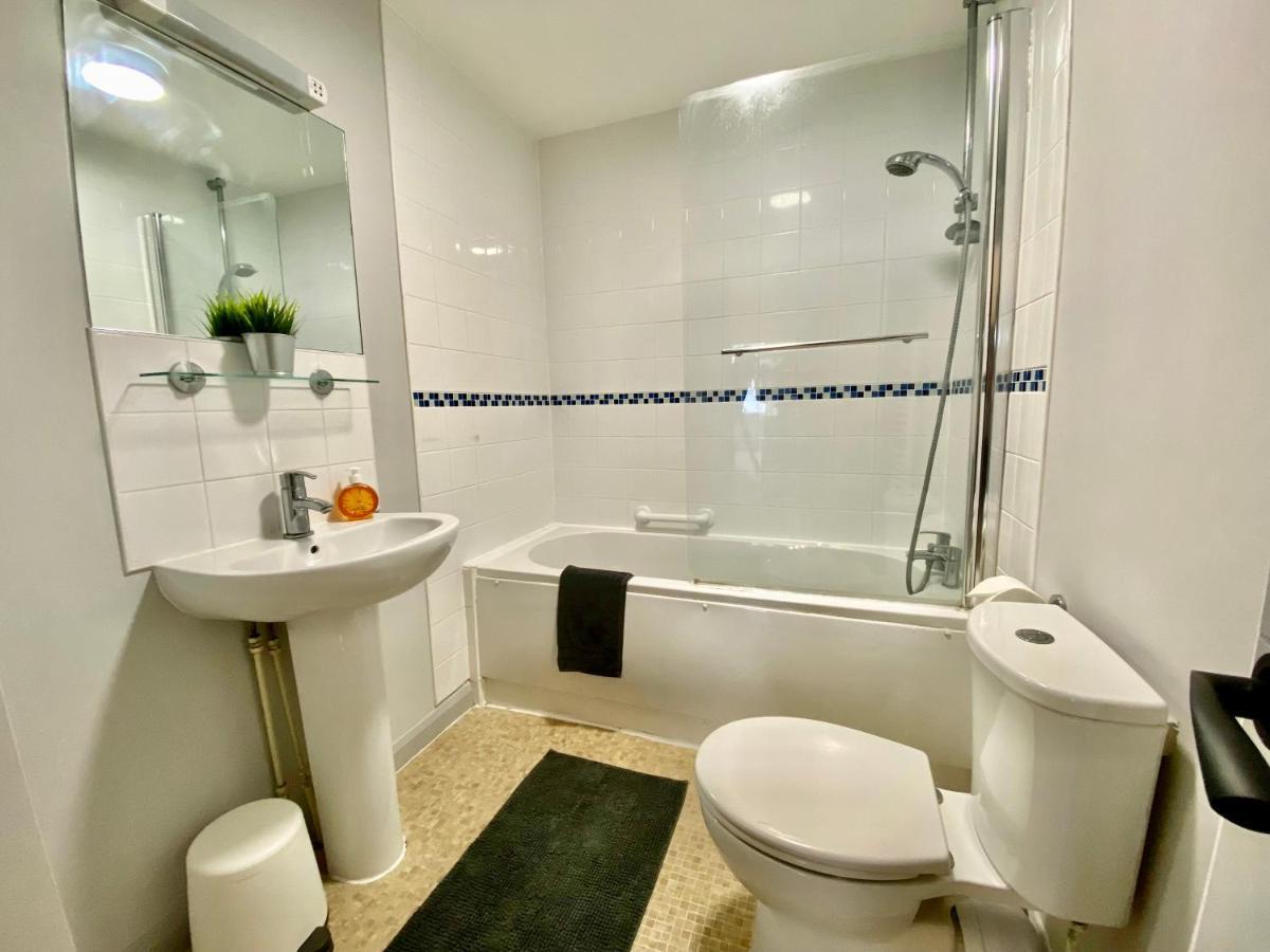Beautiful Apartment - 5 Minute Walk To The Best Beach! - Great Location - Parking - Fast Wifi - Smart Tv - Newly Decorated - Sleeps Up To 4! Close To Bournemouth & Poole Town Centre エクステリア 写真