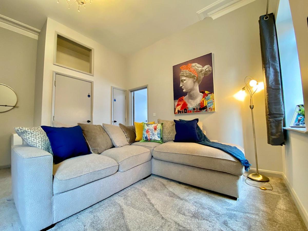 Beautiful Apartment - 5 Minute Walk To The Best Beach! - Great Location - Parking - Fast Wifi - Smart Tv - Newly Decorated - Sleeps Up To 4! Close To Bournemouth & Poole Town Centre エクステリア 写真