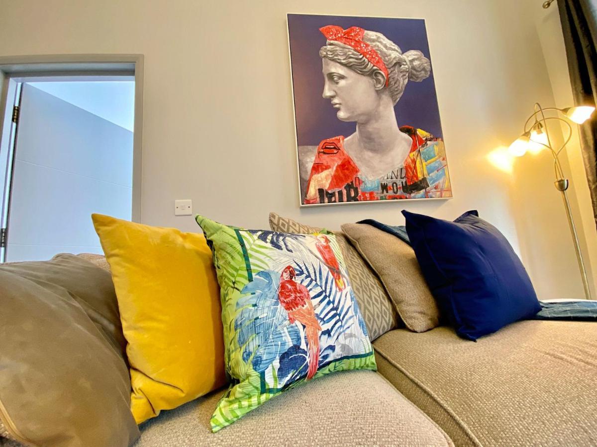 Beautiful Apartment - 5 Minute Walk To The Best Beach! - Great Location - Parking - Fast Wifi - Smart Tv - Newly Decorated - Sleeps Up To 4! Close To Bournemouth & Poole Town Centre エクステリア 写真