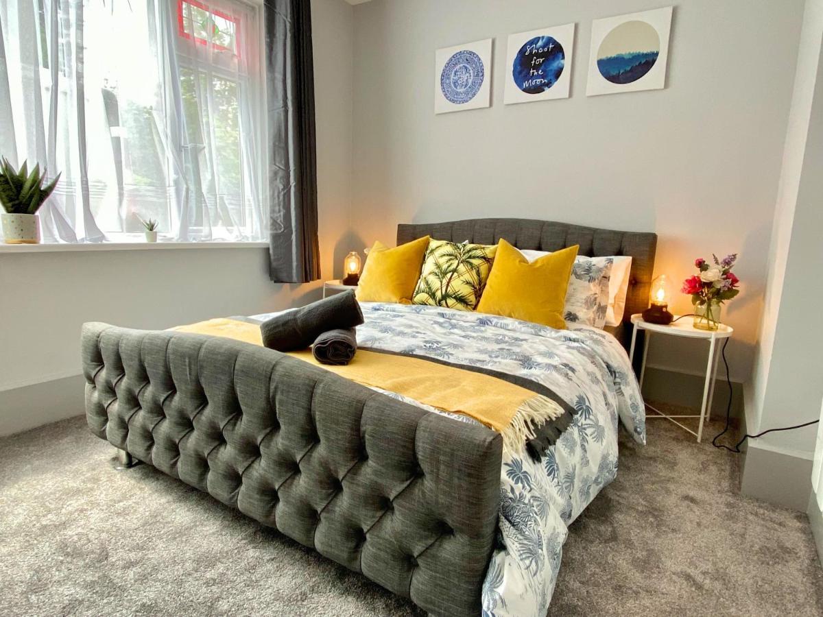 Beautiful Apartment - 5 Minute Walk To The Best Beach! - Great Location - Parking - Fast Wifi - Smart Tv - Newly Decorated - Sleeps Up To 4! Close To Bournemouth & Poole Town Centre エクステリア 写真