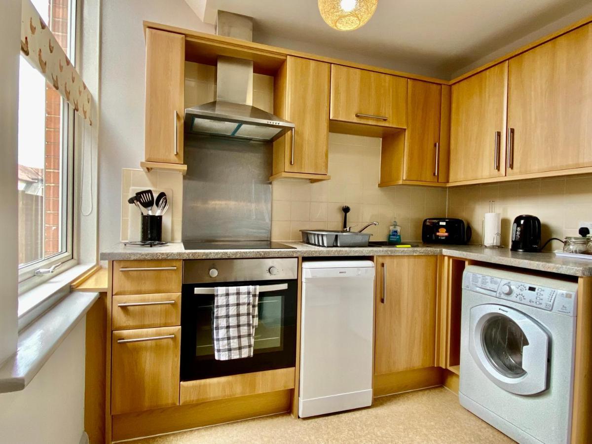Beautiful Apartment - 5 Minute Walk To The Best Beach! - Great Location - Parking - Fast Wifi - Smart Tv - Newly Decorated - Sleeps Up To 4! Close To Bournemouth & Poole Town Centre エクステリア 写真