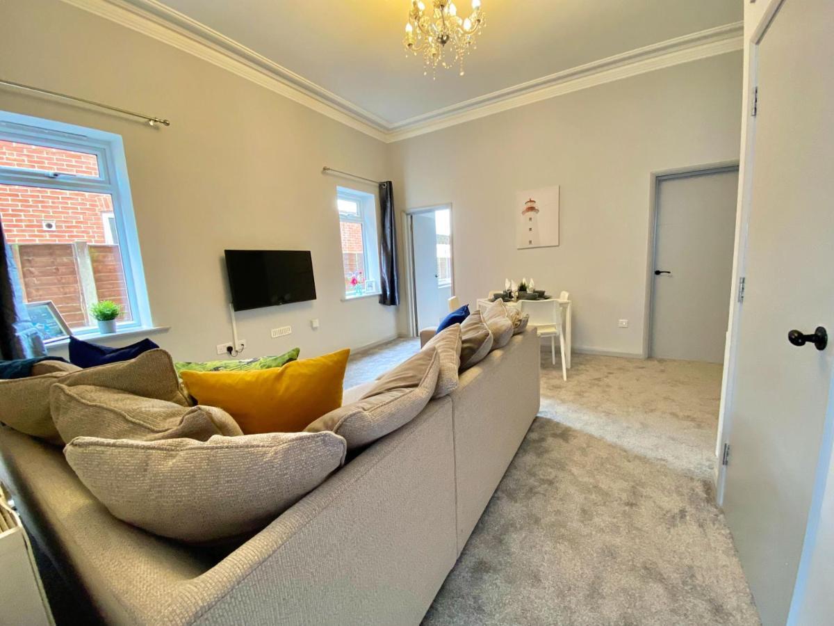 Beautiful Apartment - 5 Minute Walk To The Best Beach! - Great Location - Parking - Fast Wifi - Smart Tv - Newly Decorated - Sleeps Up To 4! Close To Bournemouth & Poole Town Centre エクステリア 写真