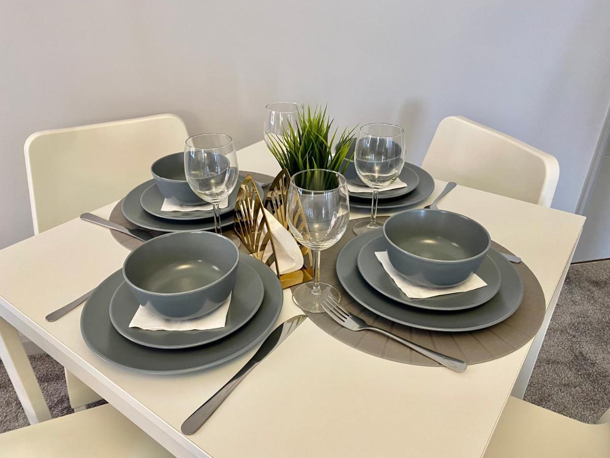 Beautiful Apartment - 5 Minute Walk To The Best Beach! - Great Location - Parking - Fast Wifi - Smart Tv - Newly Decorated - Sleeps Up To 4! Close To Bournemouth & Poole Town Centre エクステリア 写真