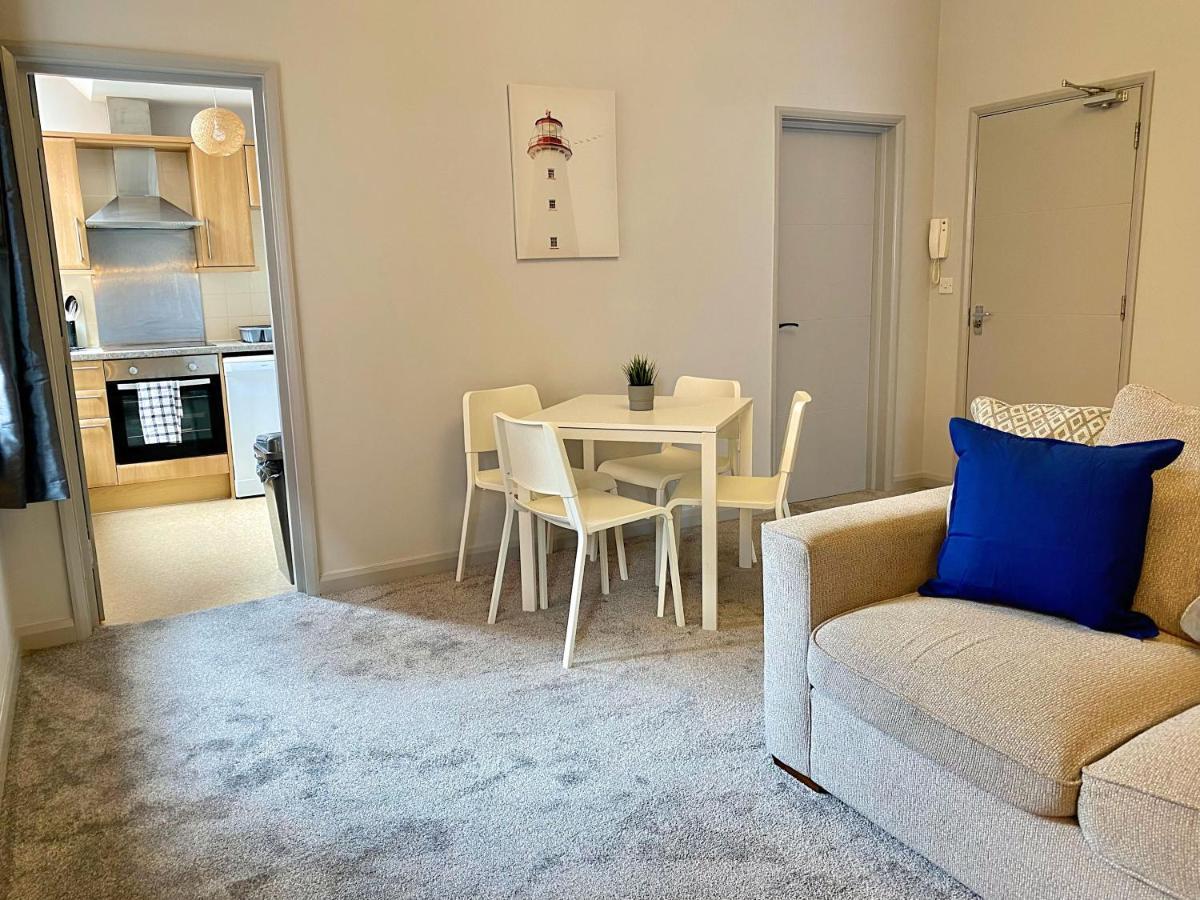 Beautiful Apartment - 5 Minute Walk To The Best Beach! - Great Location - Parking - Fast Wifi - Smart Tv - Newly Decorated - Sleeps Up To 4! Close To Bournemouth & Poole Town Centre エクステリア 写真