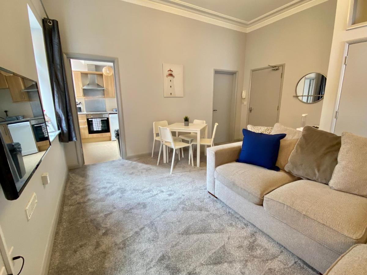 Beautiful Apartment - 5 Minute Walk To The Best Beach! - Great Location - Parking - Fast Wifi - Smart Tv - Newly Decorated - Sleeps Up To 4! Close To Bournemouth & Poole Town Centre エクステリア 写真