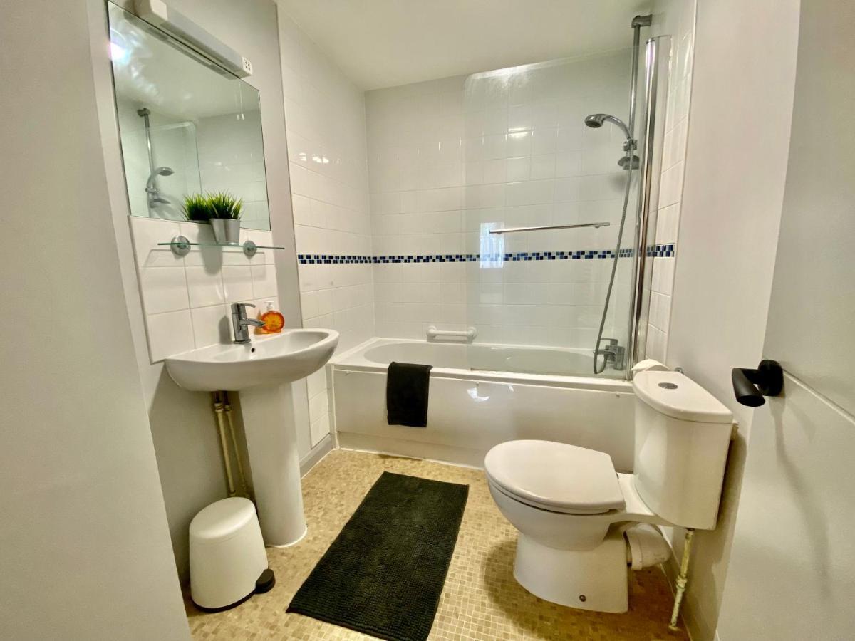 Beautiful Apartment - 5 Minute Walk To The Best Beach! - Great Location - Parking - Fast Wifi - Smart Tv - Newly Decorated - Sleeps Up To 4! Close To Bournemouth & Poole Town Centre エクステリア 写真