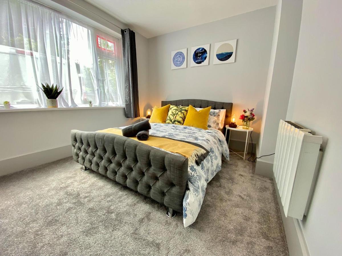 Beautiful Apartment - 5 Minute Walk To The Best Beach! - Great Location - Parking - Fast Wifi - Smart Tv - Newly Decorated - Sleeps Up To 4! Close To Bournemouth & Poole Town Centre エクステリア 写真